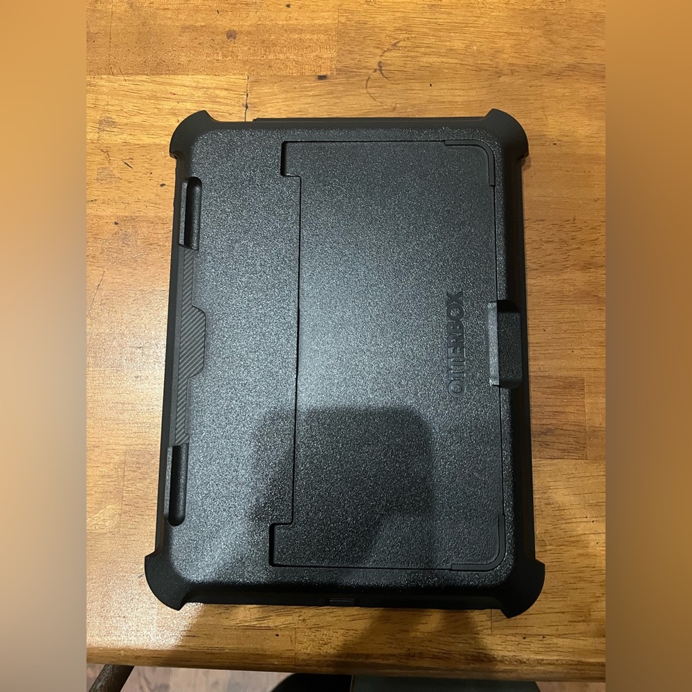 Otterbox Defender iPad 10th Gen - Picture 6 of 8